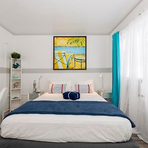 Miami Beach Suites & Bar